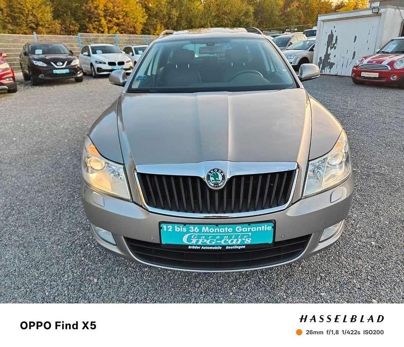 Gebraucht Skoda Octavia Elegance 105 PS (77 kW) 2012 Beige Limousine
