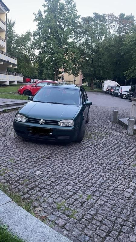 Grün Gebraucht 1998 VW Golf IV Kleinwagen | 700 € (Superpreis) - Bild 1/4