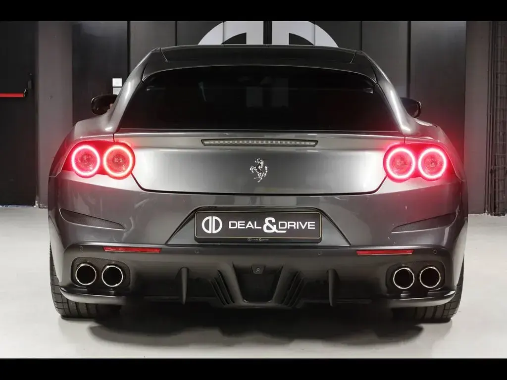 Gebraucht Ferrari GTC4Lusso 610 PS (448 kW) 2018 Grau Kombi