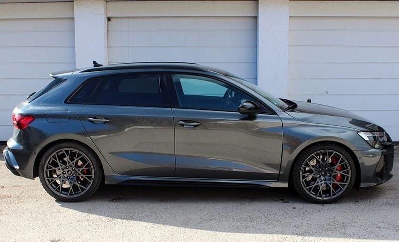 Gebraucht Audi RS3 Ambiente 400 PS (294 kW) 2025 Grau Limousine