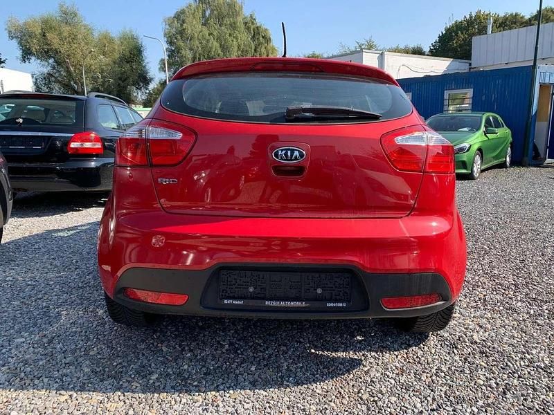 Gebraucht Kia Rio Edition 7 86 PS (63 kW) 2012 Rot Kleinwagen