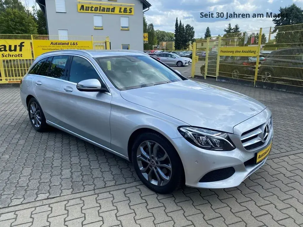 Gebraucht Mercedes C180 156 PS (114 kW) 2018 Iridiumsilber Kombi