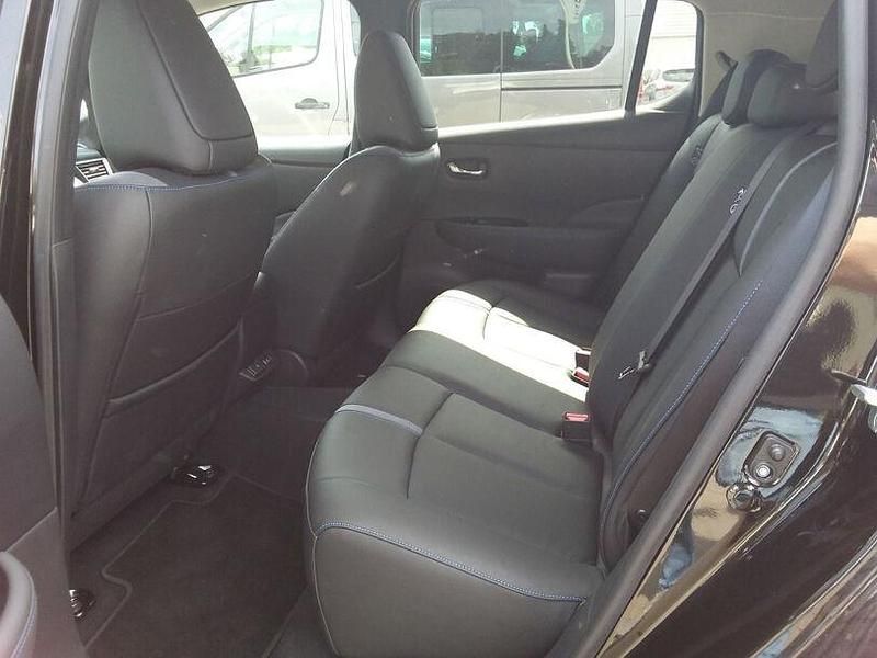 Gebraucht Nissan Leaf Tekna 160 kW (218 PS) 2023 Schwarz Kleinwagen