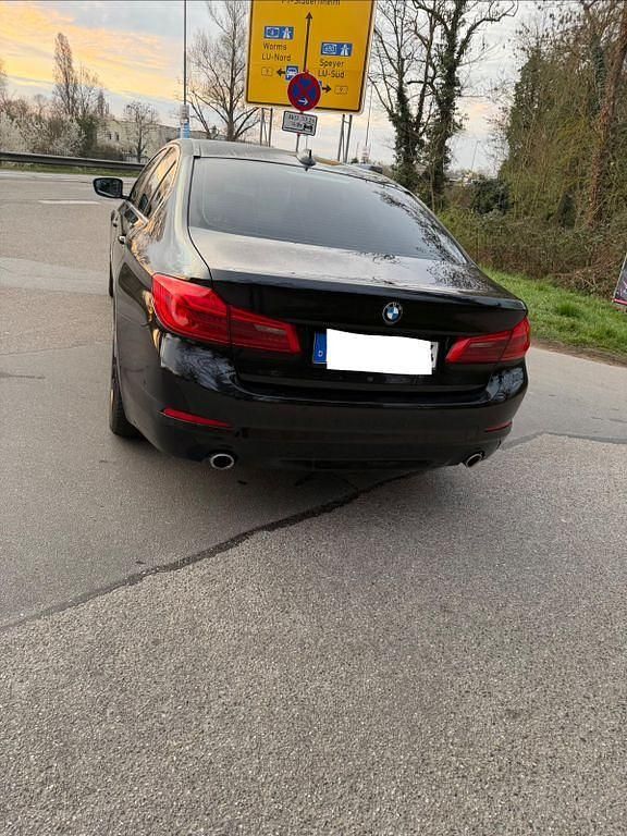 Gebraucht BMW 520 Efficient Dynamics 190 PS (139 kW) 2018 Schwarz Limousine