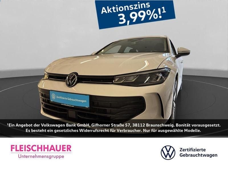 Weiss Gebraucht 2025 VW Passat Kombi | 30.390 € (Guter Preis) - Bild 1/4