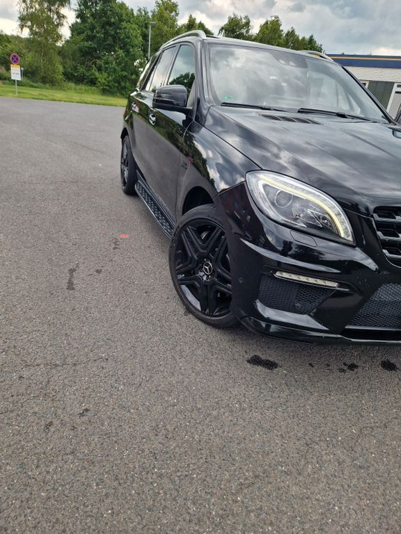 Schwarz Gebraucht 2012 Mercedes ML63 AMG AMG SUV | 21.999 € (Superpreis) - Bild 1/4