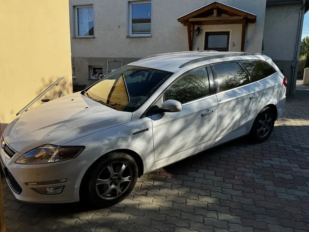 Gebraucht Ford Mondeo Trend 140 PS (102 kW) 2012 Weiß Limousine