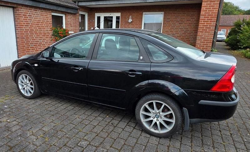 Gebraucht Ford Focus Ghia 116 PS (85 kW) 2005 Schwarz Limousine