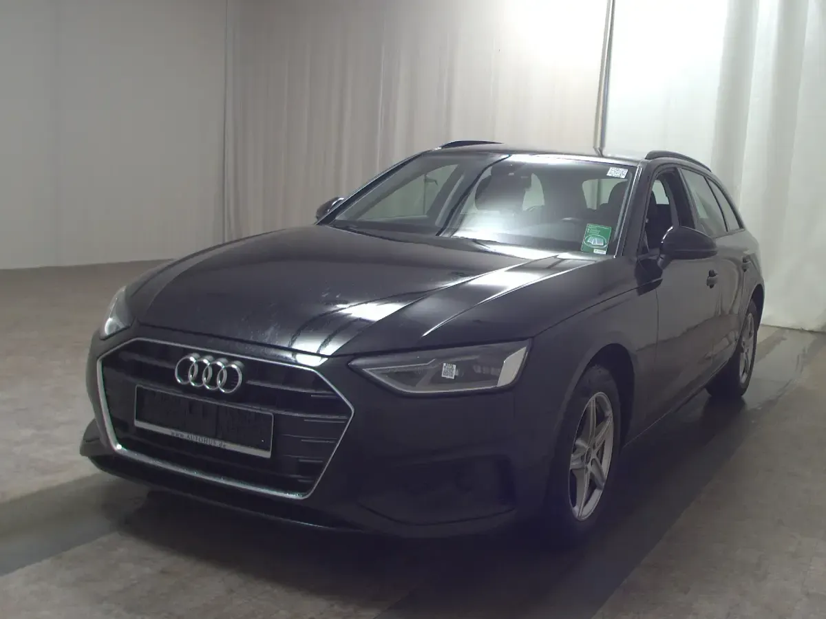 Gebraucht Audi A4 Basis 163 PS (119 kW) 2021 Schwarz Kombi
