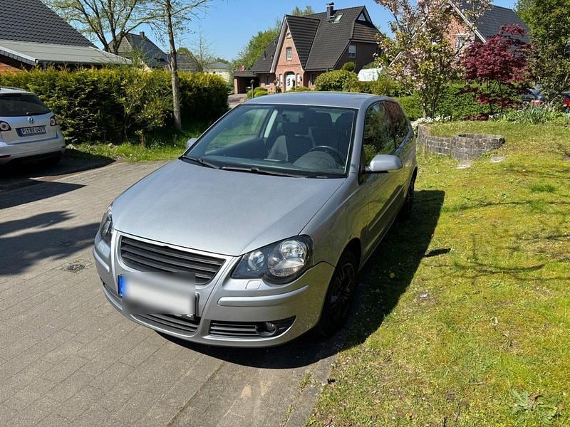 Silber Gebraucht 2009 VW Polo United Limousine | 1.200 € (Superpreis) - Bild 1/4