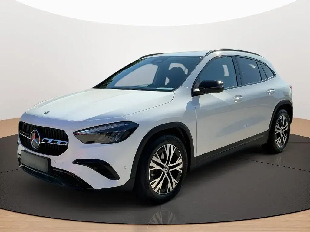 Gebraucht Mercedes GLA180 Progressive 136 PS (100 kW) 2025 Weiß SUV