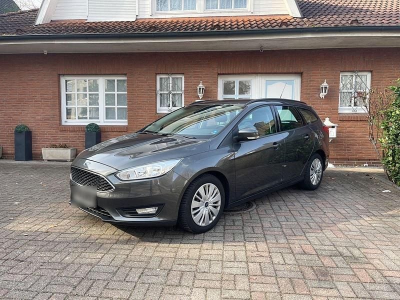 Gebraucht Ford Focus 125 PS (91 kW) 2016 Grau Kombi