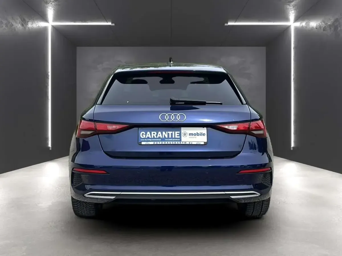 Gebraucht Audi A3 Advanced Plus 116 PS (85 kW) 2022 Navarrablau metallic Limousine