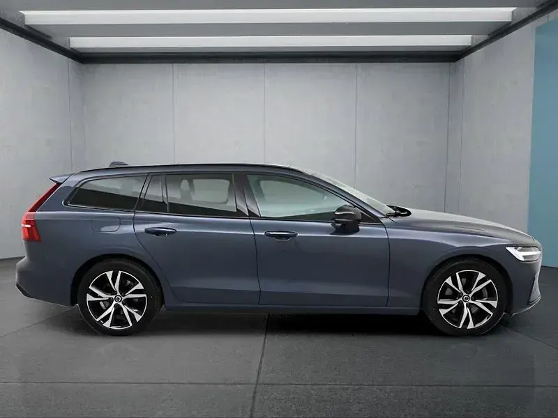 Gebraucht Volvo V60 197 PS (144 kW) 2025 Blau Kombi