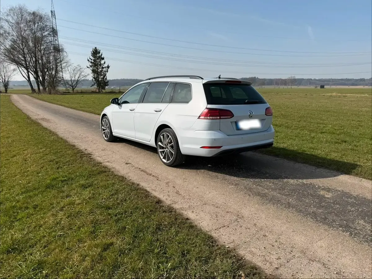 Second-hand VW Golf VII 116 CP (85 kW) 2017 Andere farben Break