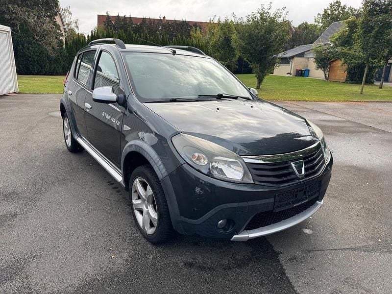 Grau Gebraucht 2012 Dacia Sandero Stepway Kleinwagen | 2.990 € (Superpreis) - Bild 1/4