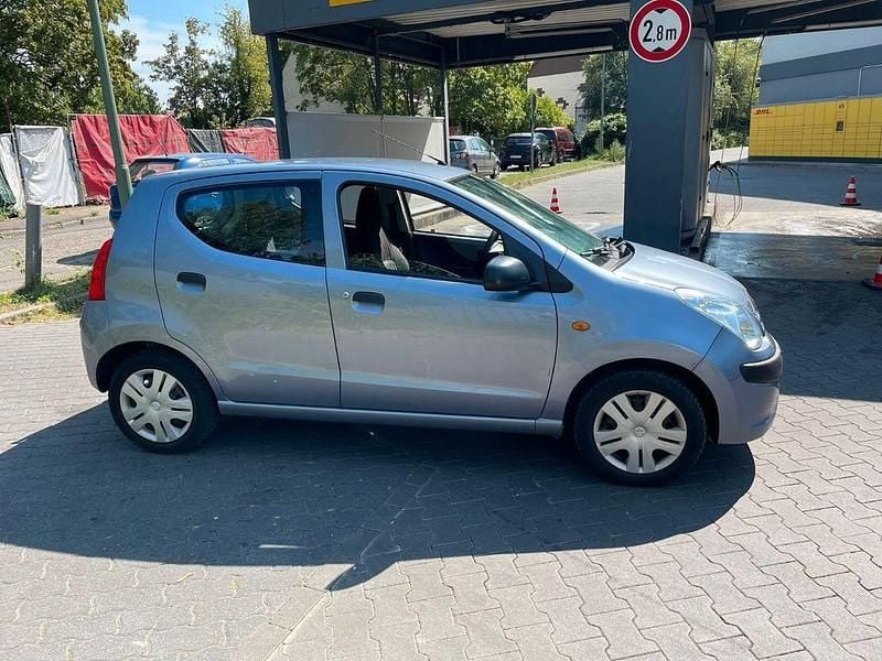 Gebraucht Nissan Pixo Visia 68 PS (50 kW) 2011 Blau Kleinwagen