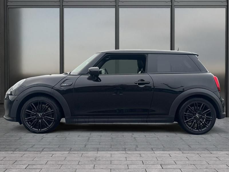 Gebraucht Mini Cooper 136 PS (100 kW) 2022 Schwarz metallic Kleinwagen