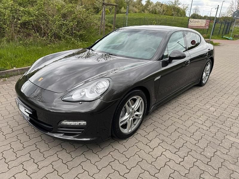 Second-hand Porsche Panamera 250 CP (183 kW) 2012 Hatchback