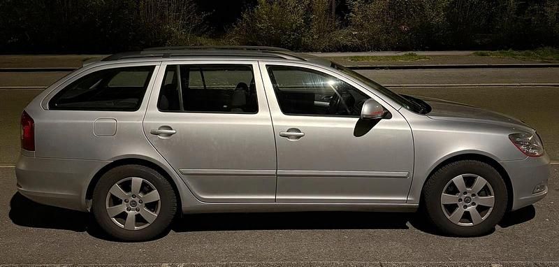 Gebraucht Skoda Octavia Ambiente 122 PS (89 kW) 2011 Silber Kombi