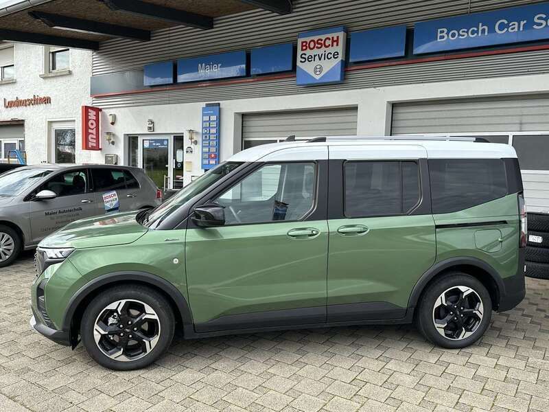 Bursting green Gebraucht 2024 Ford Tourneo Courier Active Van / Kleinbus | 25.290 € (Guter Preis) - Bild 1/4