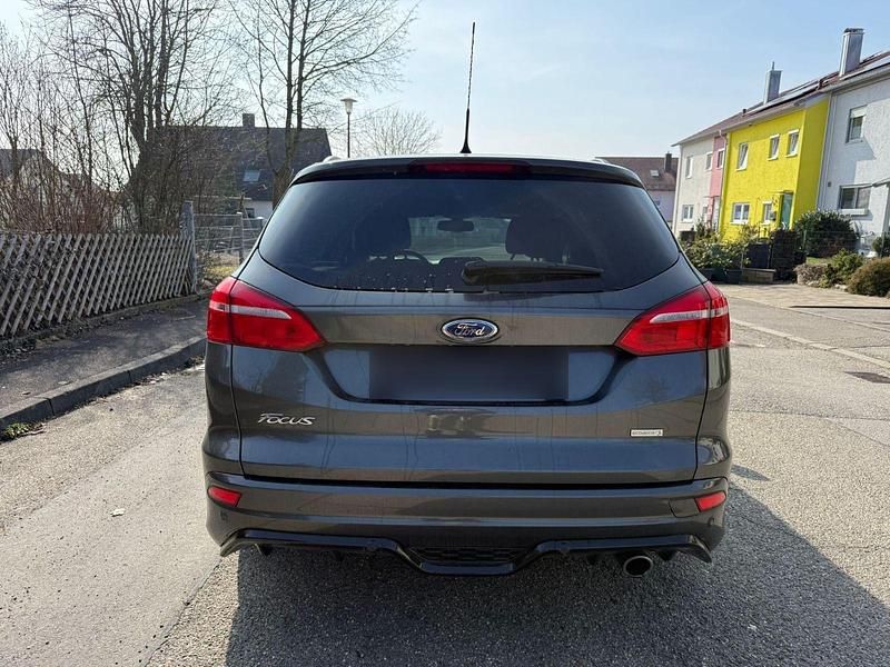 Gebraucht Ford Focus ST-Line 182 PS (133 kW) 2016 Grau Kombi
