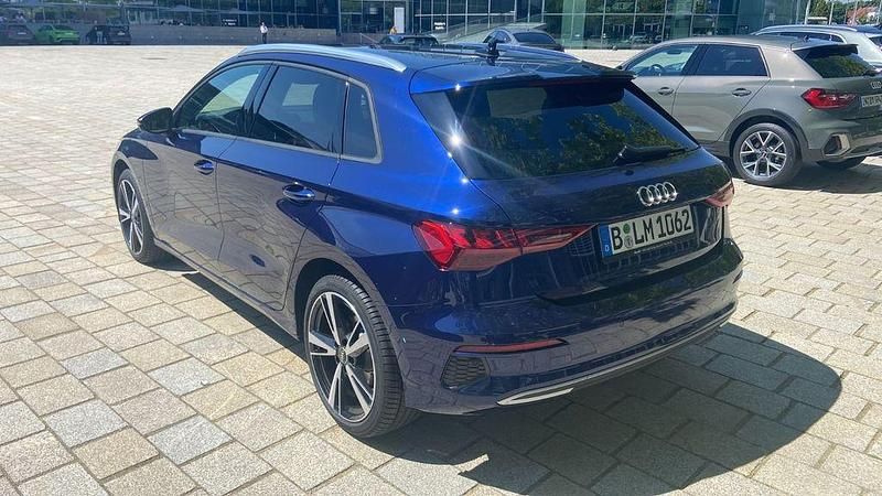 Gebraucht Audi A3 Ambiente 150 PS (110 kW) 2021 Blau Limousine