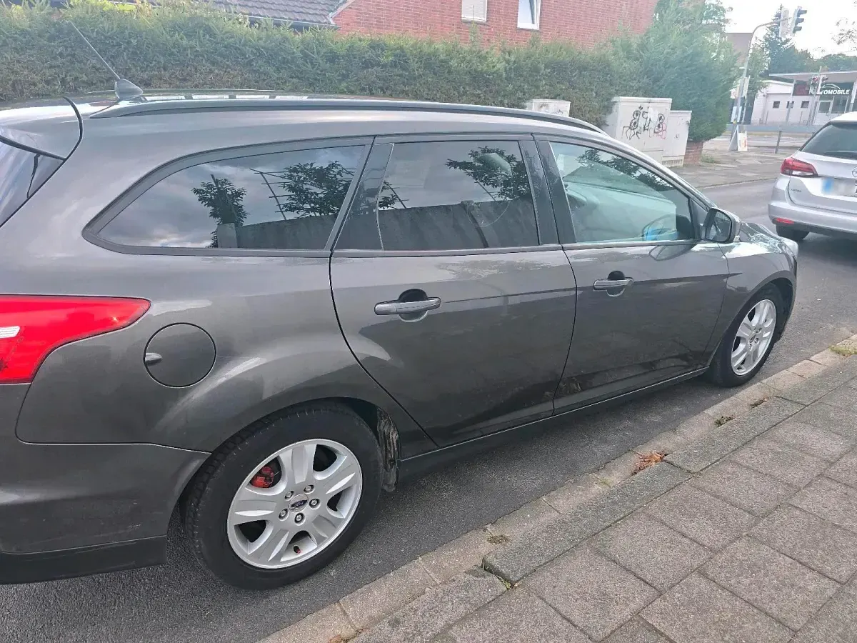 Usata Ford Focus 120 CV (88 kW) 2017 Grigio Station wagon