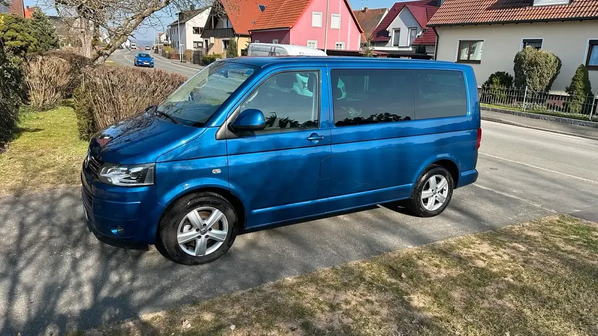 Second-hand VW Multivan 180 CP (132 kW) 2015 Albastru Monovolum