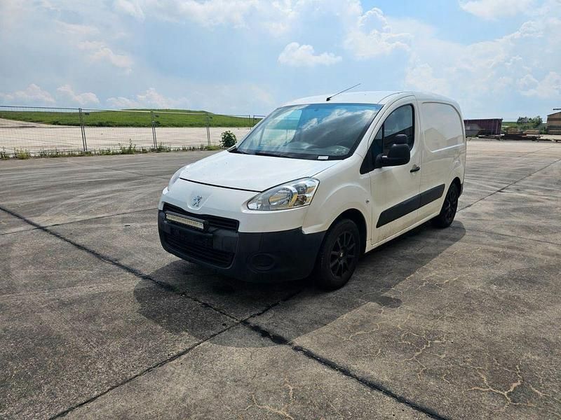 Gebraucht Peugeot TePee Allure 90 PS (66 kW) 2013 Weiß Van / Kleinbus