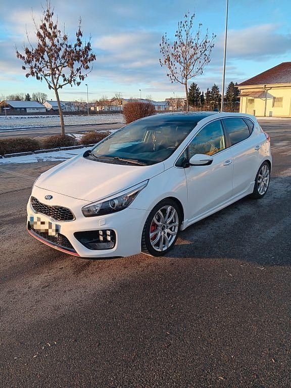 Weiß Gebraucht 2018 Kia Ceed GT-Track Kleinwagen | 14.800 € (Fairer Preis) - Bild 1/4