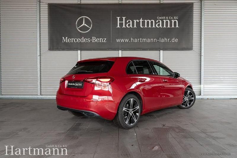Gebraucht Mercedes A200 Advanced Plus 163 PS (119 kW) 2024 Patagonienrot Kleinwagen