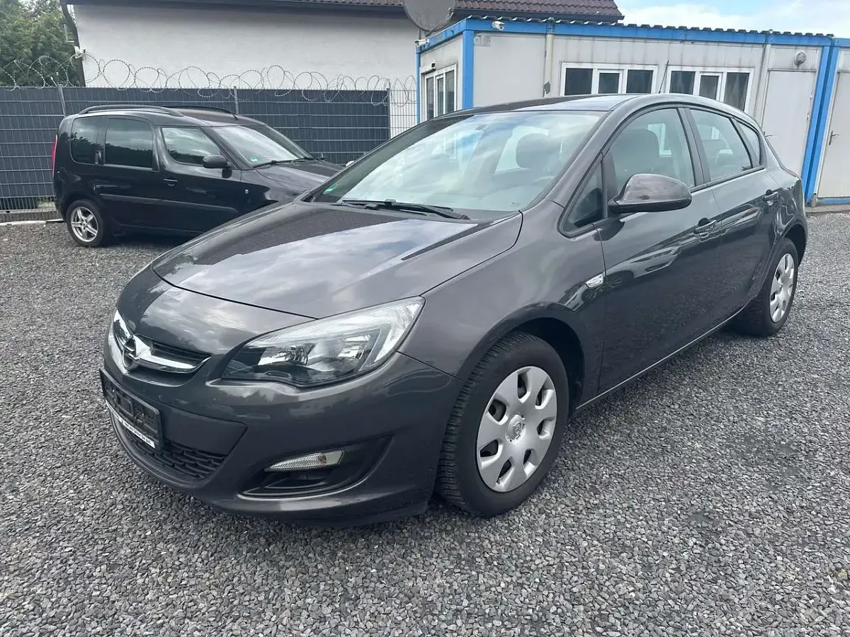 Gebraucht Opel Astra Selection 116 PS (85 kW) 2014 Plat.anthr./rogrey/0j:silbergr Kleinwagen