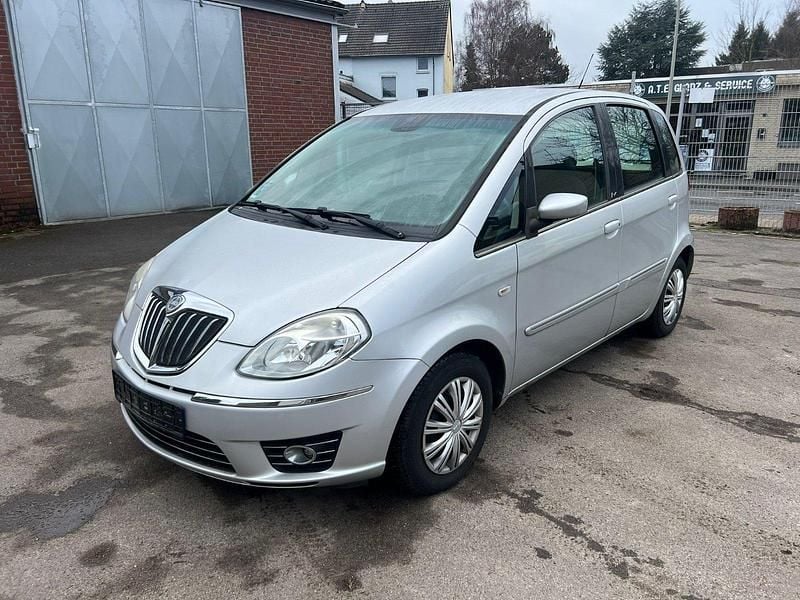 Gebraucht Lancia Musa 95 PS (69 kW) 2008 Silber Van / Kleinbus