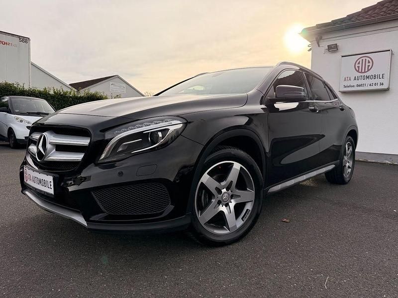Schwarz Gebraucht 2015 Mercedes GLA180 AMG line SUV | 18.975 € (Fairer Preis) - Bild 1/4