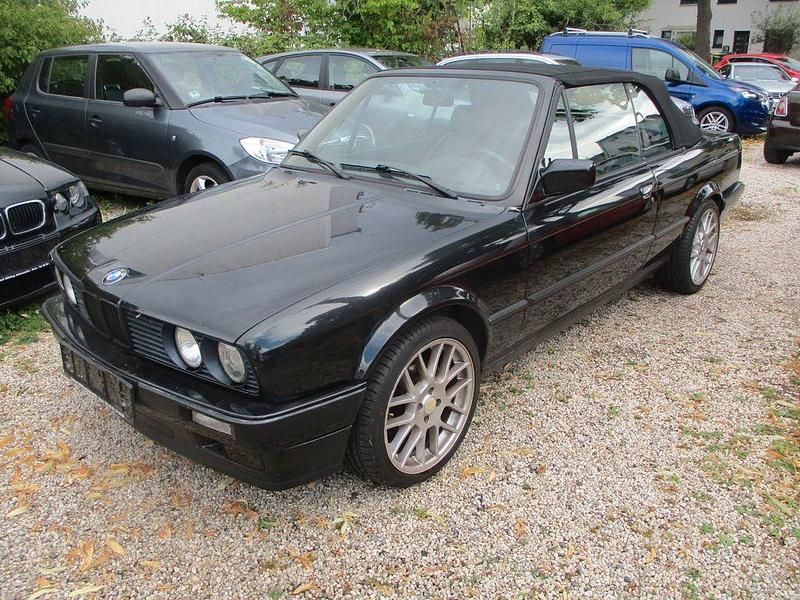 Schwarz Gebraucht 1990 BMW 318 Cabriolet Cabrio | 8.750 € - Bild 1/4