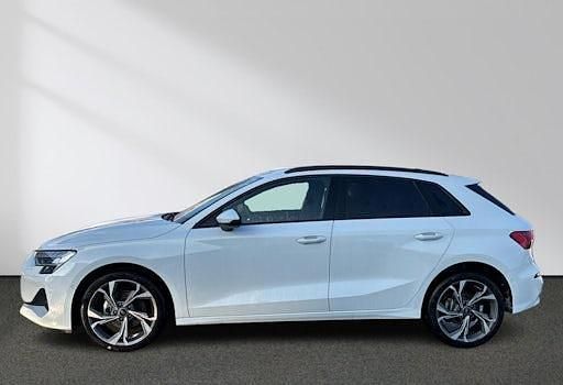 Gebraucht Audi A3 Advanced Plus 150 PS (110 kW) 2025 Gletscherweiß Limousine