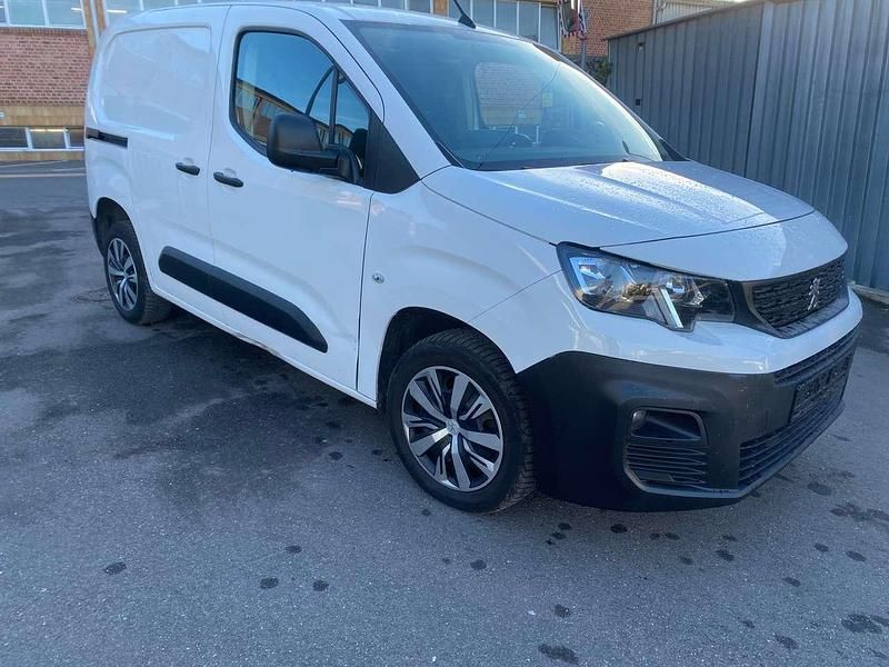 Gebraucht Peugeot Partner S 102 PS (75 kW) 2020 Weiß Van / Kleinbus