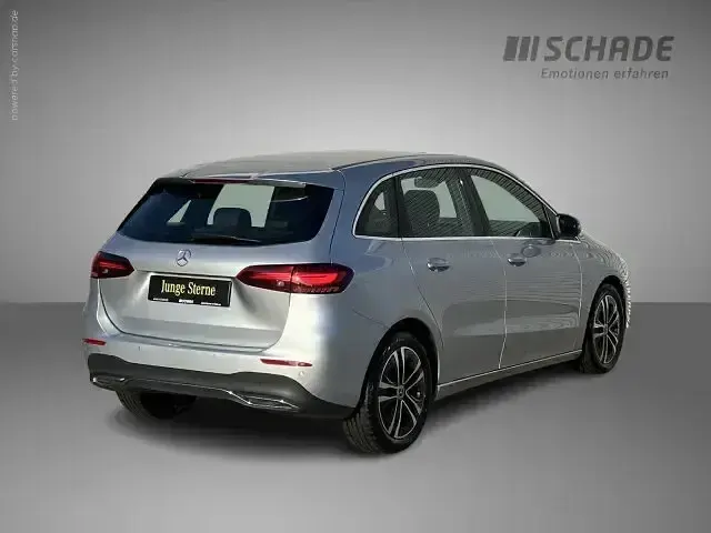 Gebraucht Mercedes B180 Progressive 116 PS (85 kW) 2024 Silber Van / Kleinbus