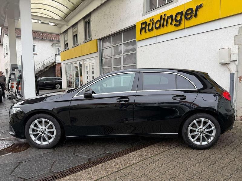Gebraucht Mercedes A160 Progressive 109 PS (80 kW) 2022 Schwarz Limousine