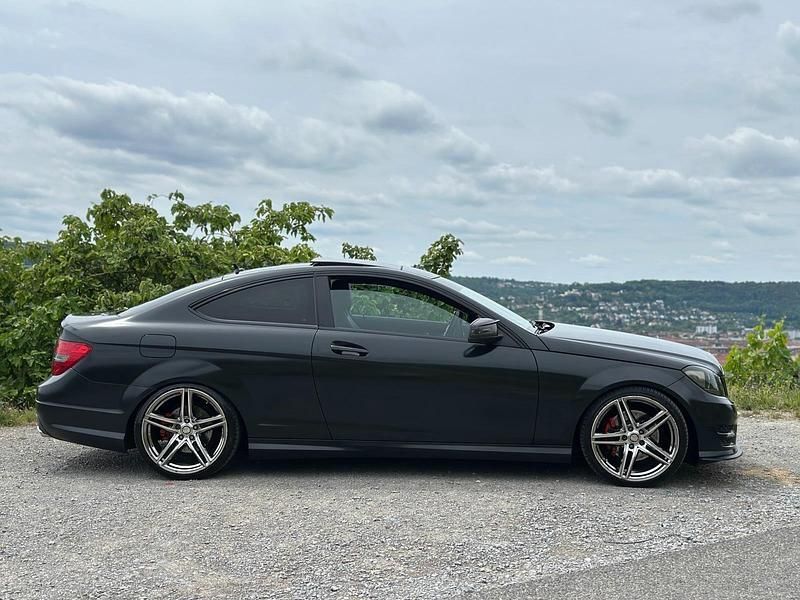 Schwarz Gebraucht 2011 Mercedes C350 Coupé | 14.500 € (Etwas zu teuer) - Bild 1/4