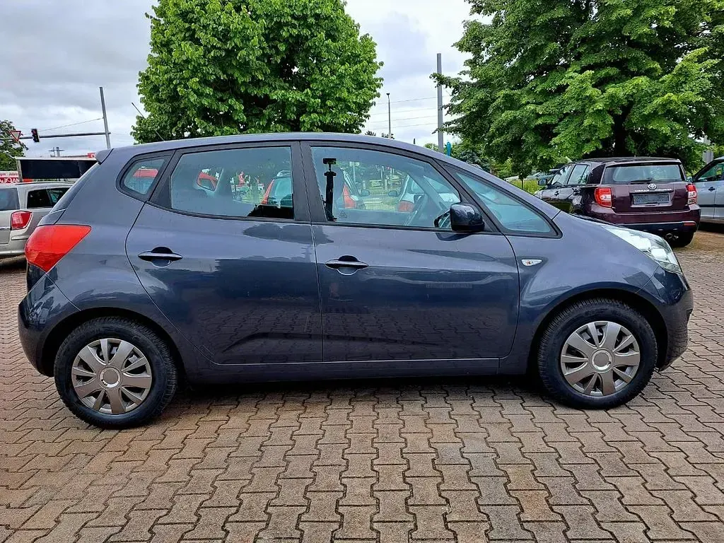 Gebraucht Kia Venga Attract 90 PS (66 kW) 2012 Grau Kleinwagen