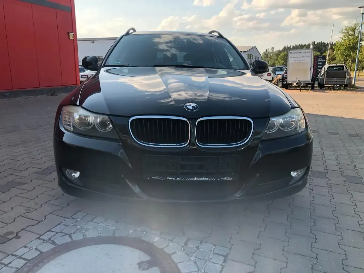 Gebraucht BMW 318 143 PS (105 kW) 2009 Schwarz Kombi