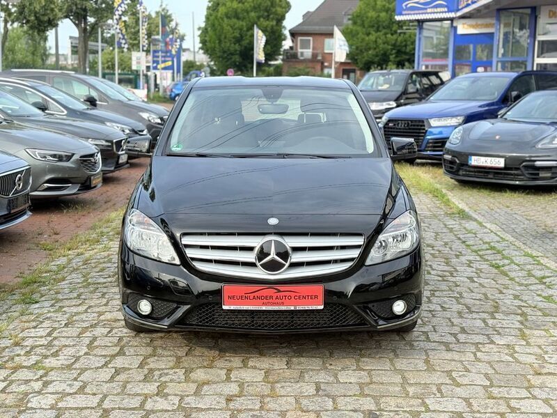Schwarz Gebraucht 2013 Mercedes B180 Van / Kleinbus | 13.499 € (Etwas zu teuer) - Bild 1/4