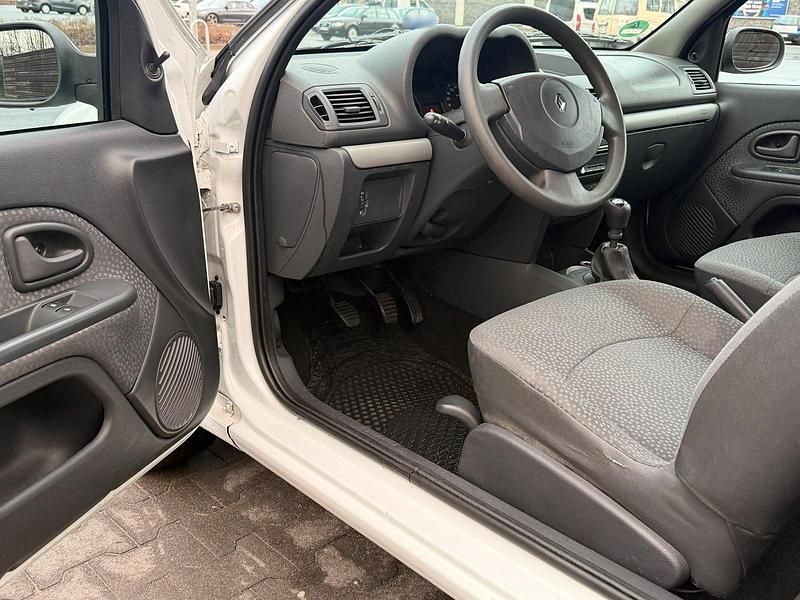 Gebraucht Renault Clio II 58 PS (42 kW) 2009 Weiß Kleinwagen