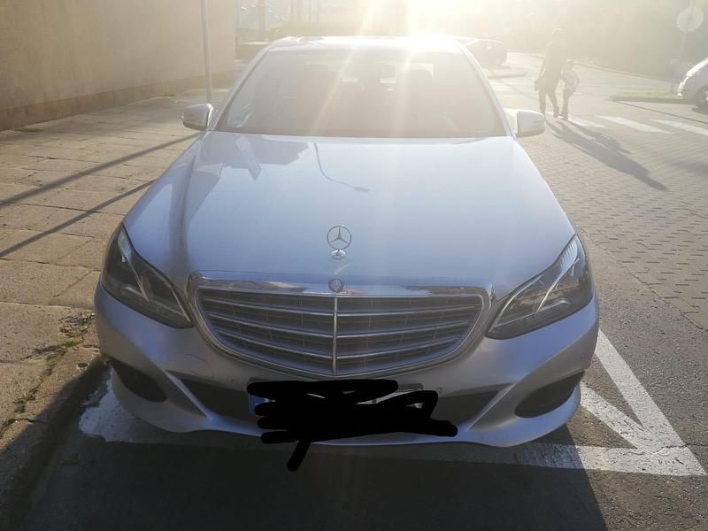 Silber Gebraucht 2015 Mercedes E220 Limousine | 12.700 € - Bild 1/4