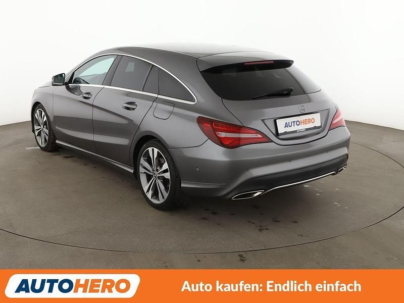 Gebraucht Mercedes CLA200 Shooting Brake Urban 156 PS (114 kW) 2019 Grau Kombi