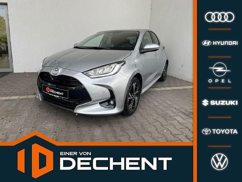 Silber Neu 2025 Toyota Yaris Hybrid Limousine | 27.990 € (Fairer Preis) - Bild 1/4