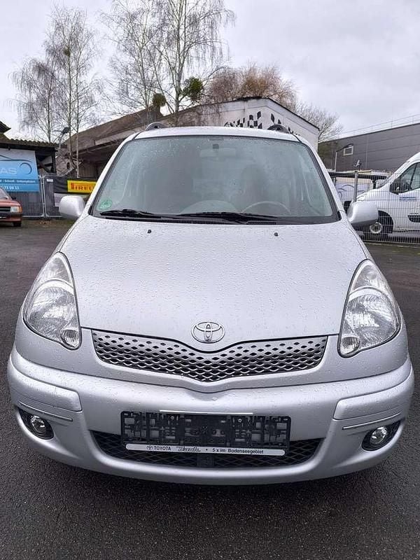 Silver mica metallic Gebraucht 2005 Toyota Yaris Verso Sol Van / Kleinbus | 4.200 € (Fairer Preis) - Bild 1/4