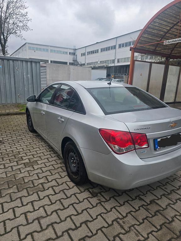 Gebraucht Chevrolet Cruze LS 124 PS (91 kW) 2010 Silber Limousine